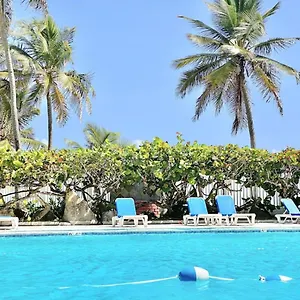 Kasa Ocean Breeze Beachfront Pool Apartment